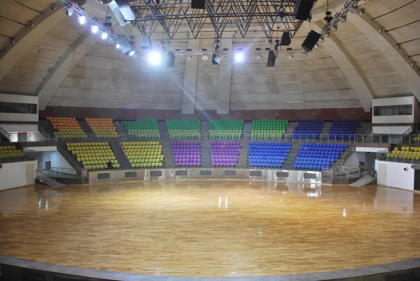 Duracushion II maple floor in an indoor arena