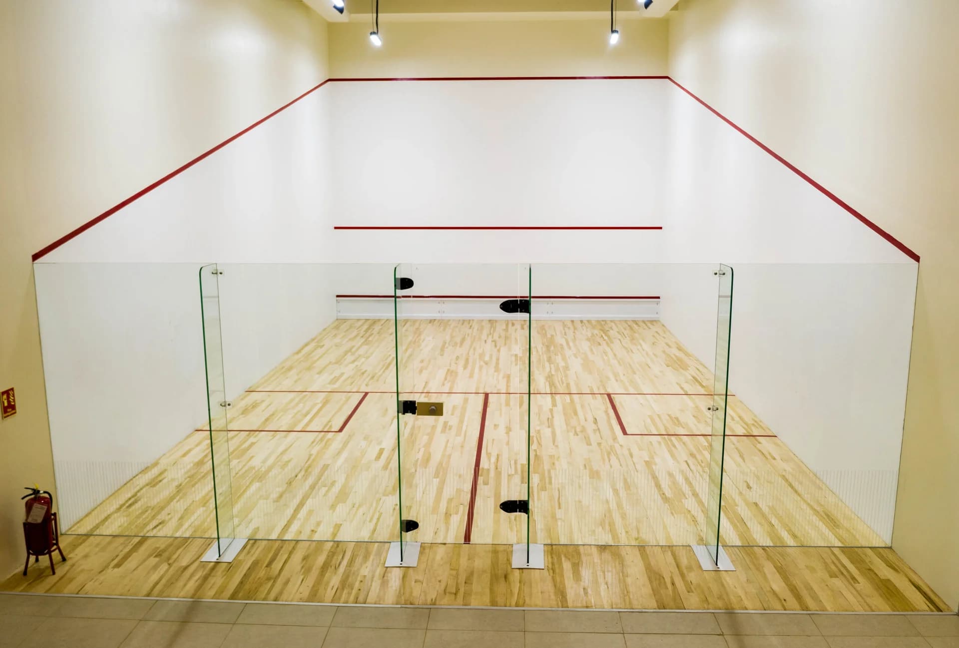 Squash court built with COURTWALL 4.0 Half System walls